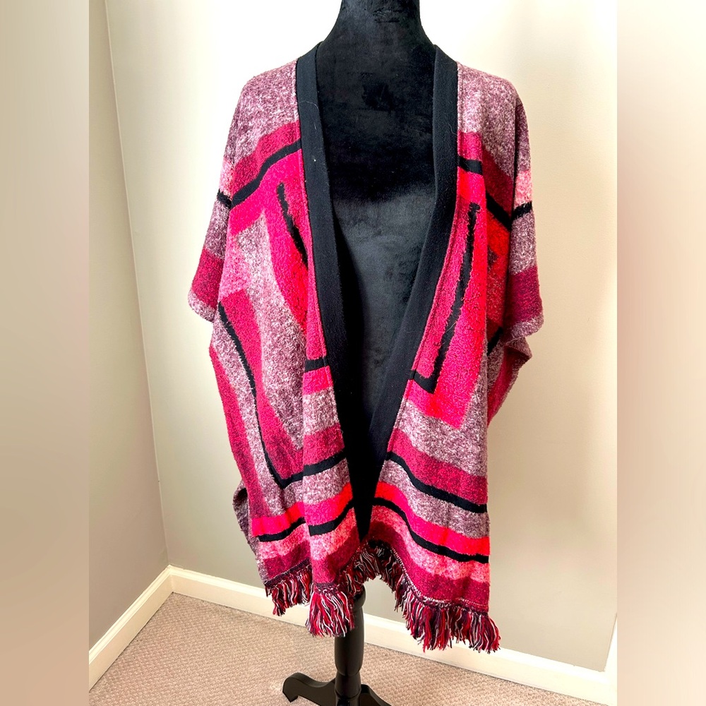 •Lucky Brand boho poncho/shawl/cape. Size S/XS but would also fit medium